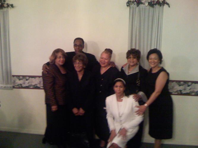 Uncle Leighton and his sisters, mom and neice